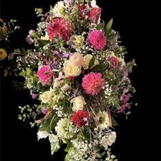 Pink and cream country spray 